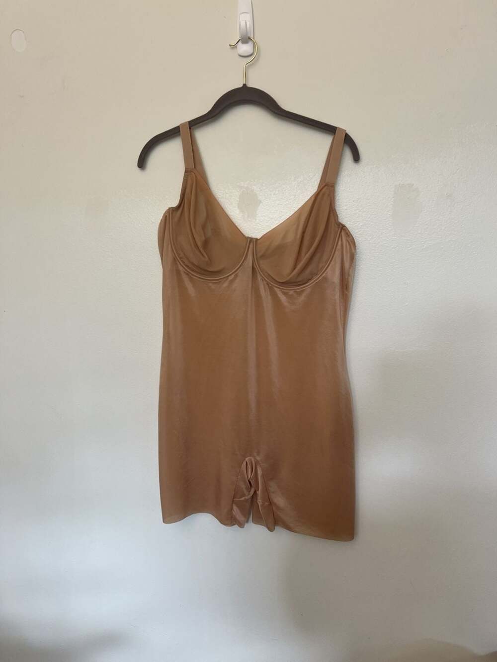 SKIMS Wire Bra Mid Thigh Bodysuit Size 3X/3T/3X Beige Shapewear